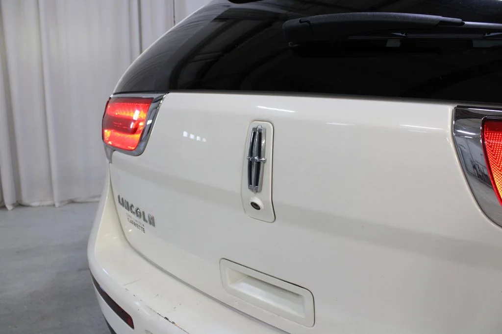 Used 2012 Beige Lincoln Base image 33