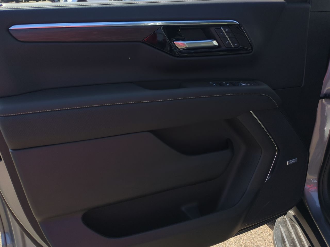 2026 Chevrolet Suburban Premier - Photo 15