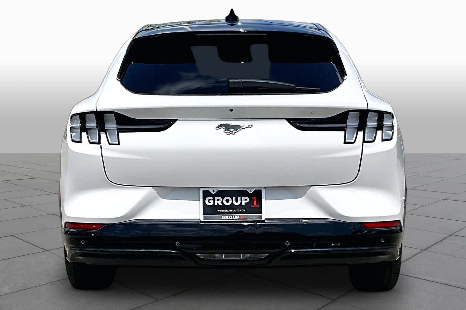 Used 2022 Star White Metallic Tri-Coat Ford Premium image 4