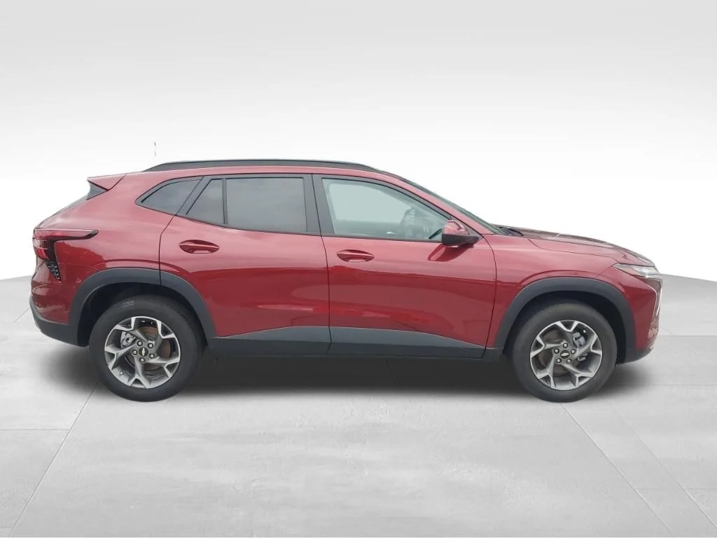Used 2025 Red Chevrolet LT image 9