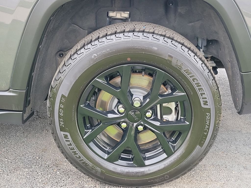Certified Used 2025 Metallic Jeep Altitude X image 22