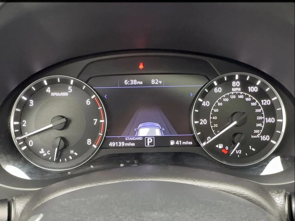 Used 2023 White INFINITI LUXE image 39