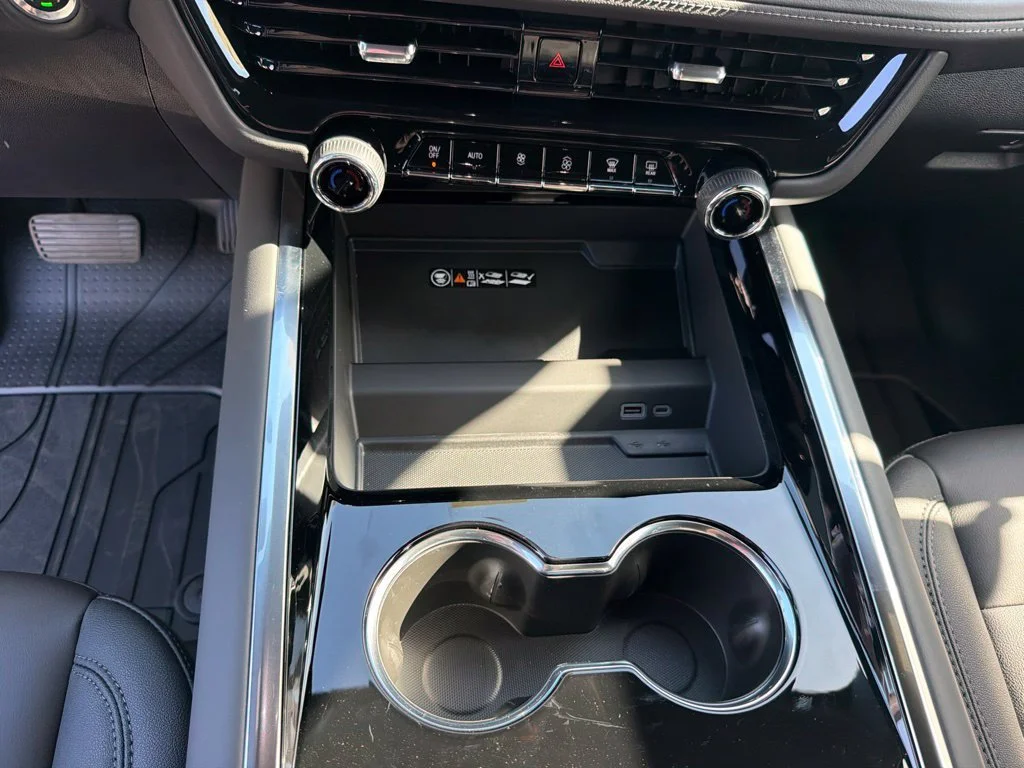 2027 Chevrolet Tahoe Z71 - Photo 24