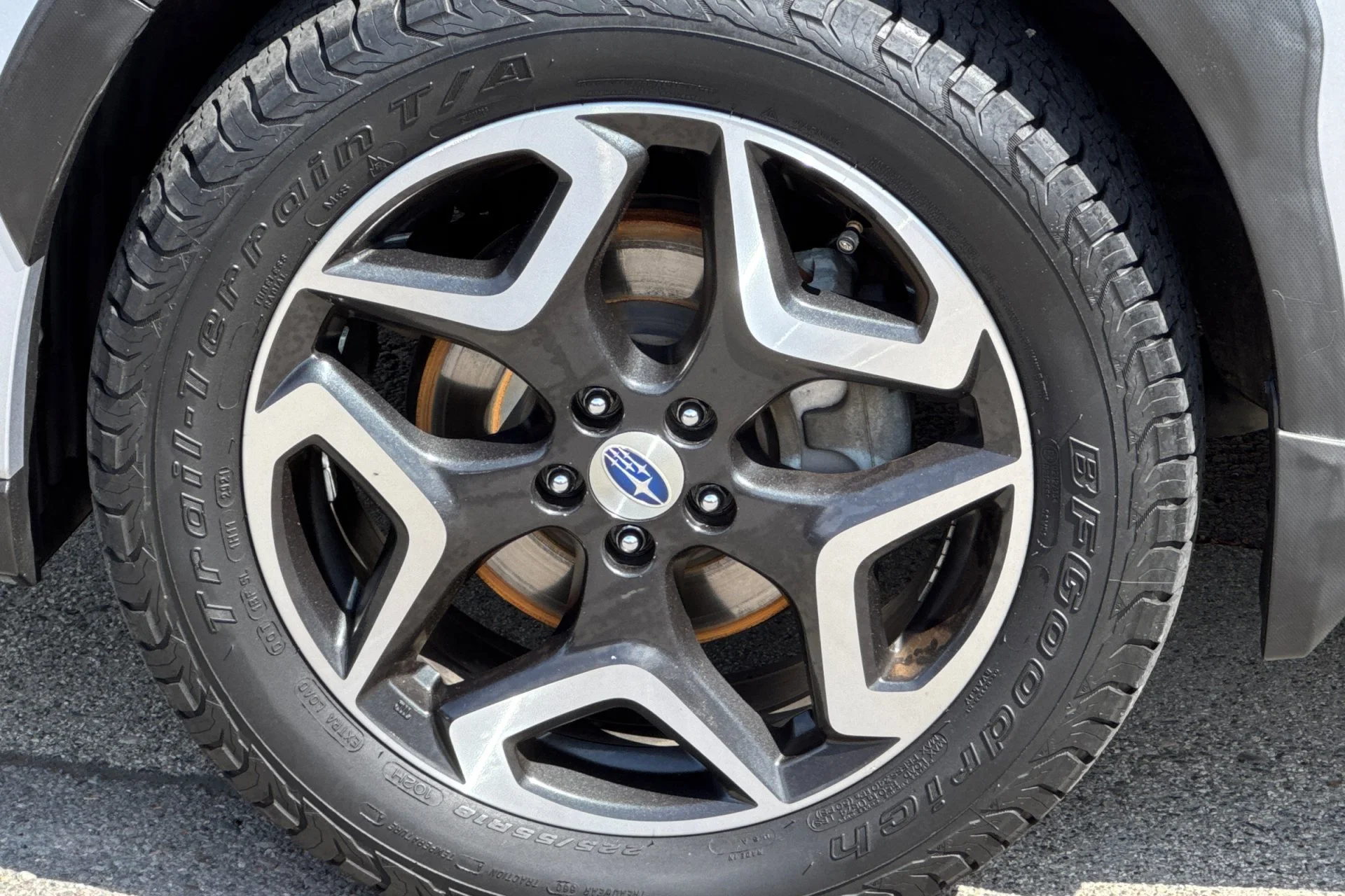 Used 2018 Ice Silver Metallic Subaru 2.0i Limited Sport Utility 4D image 11