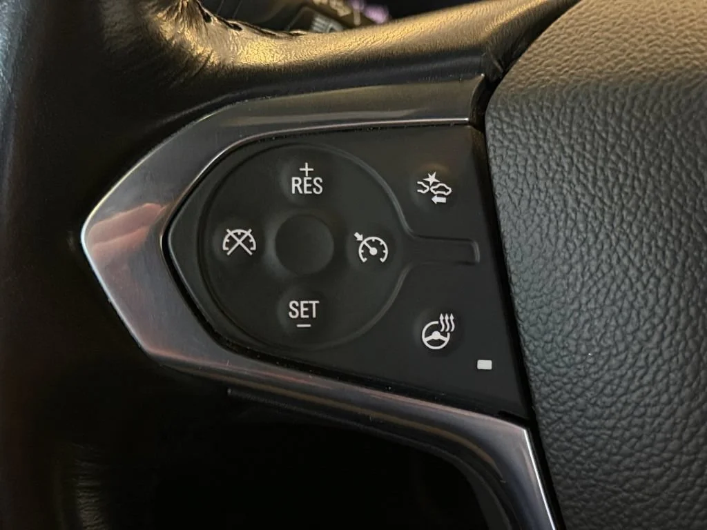 Used 2022 SILVER ICE METALLIC Chevrolet RS image 31