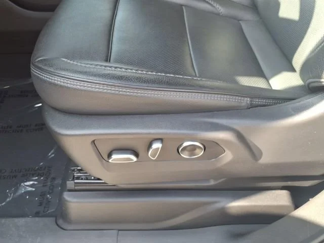 Used 2025 Onyx Black GMC Denali image 16
