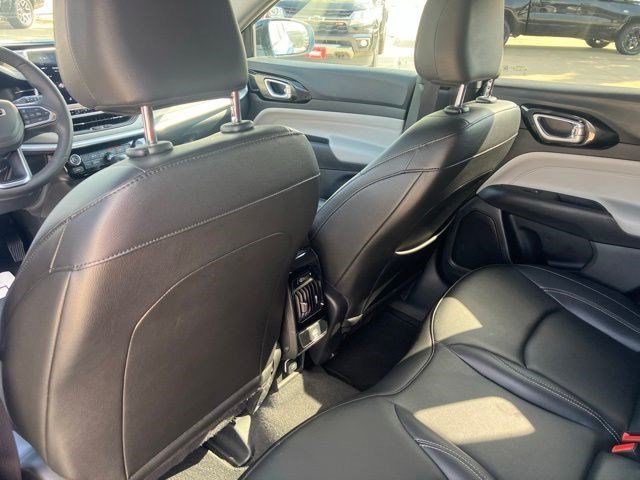 Certified Used 2025 Hydro Blue Pearlcoat Jeep Limited image 21
