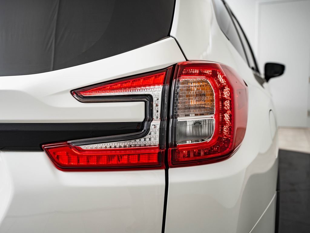 Used 2024 Crystal White Pearl Subaru Onyx Edition image 9