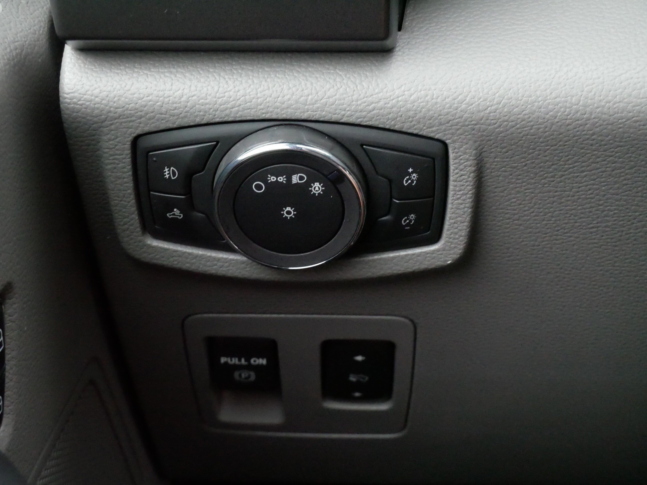 Used 2018 Blue Jeans Metallic Ford XLT image 28