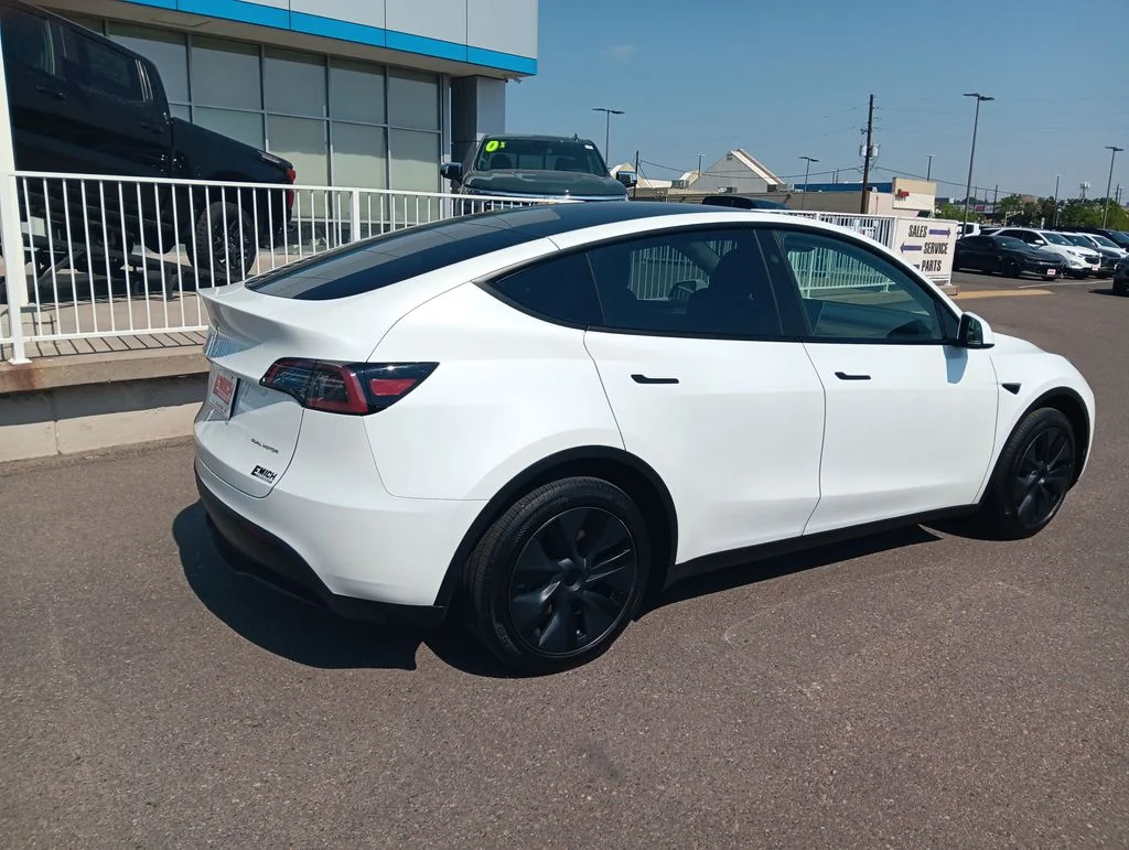 Used 2024  Tesla Long Range image 5