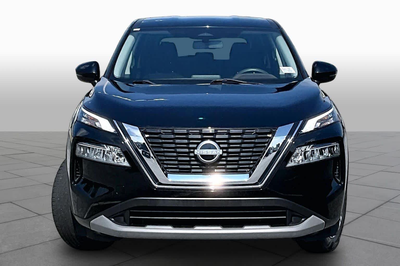 Used 2023 Super Black Nissan SV image 4
