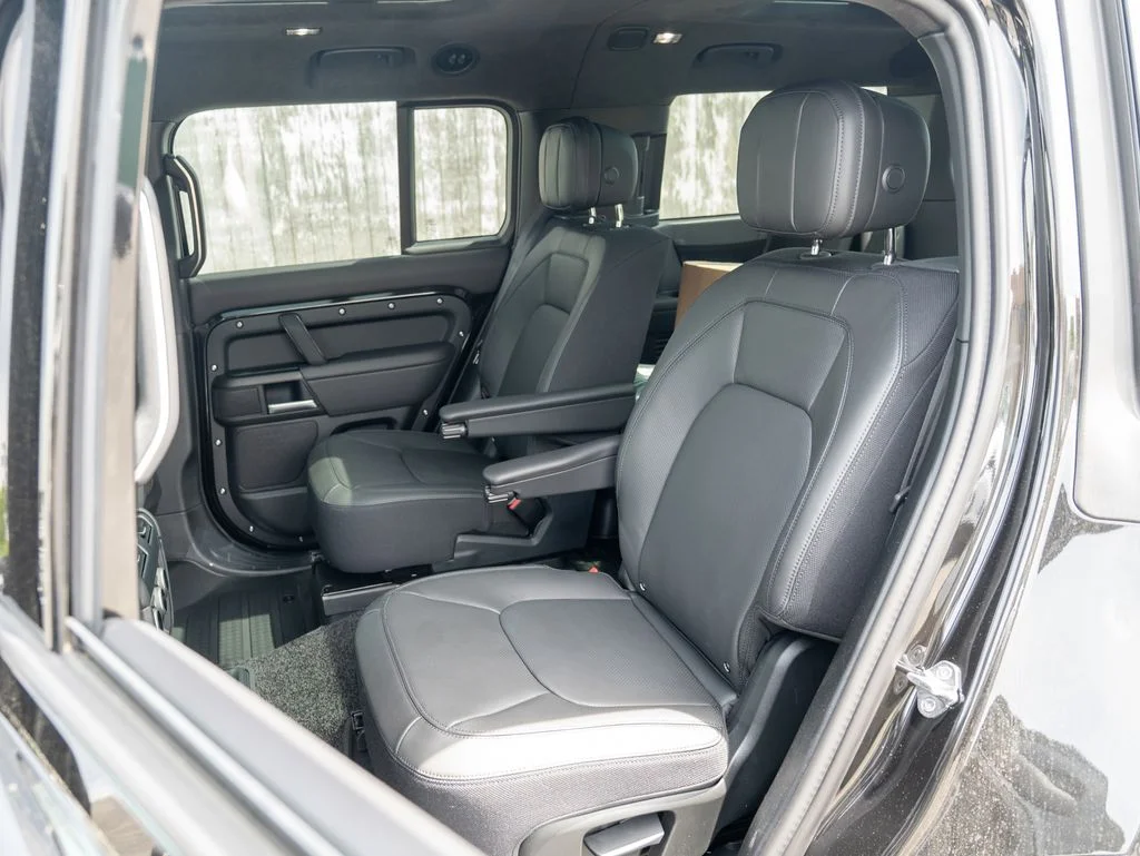 New 2026 Santorini Black Land Rover V8 image 22
