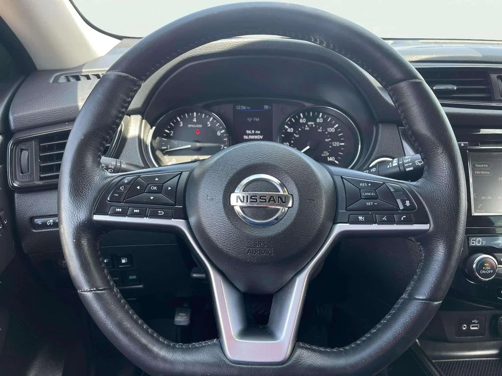 Used 2018 Gun Metallic Nissan SL image 17