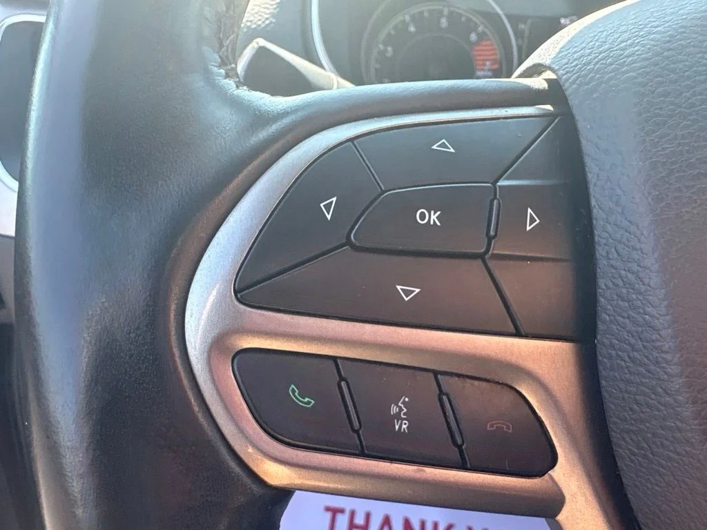 Used 2019 Gray Jeep Latitude Plus image 15
