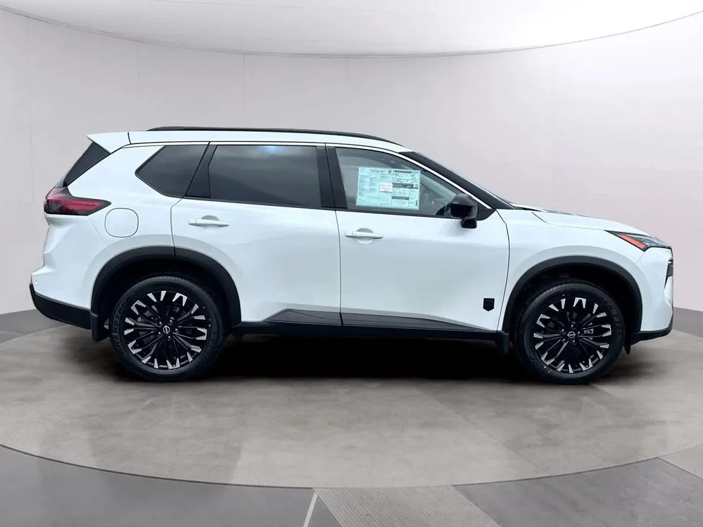 New 2026 Everest White Pearl Tricoat Nissan Dark Armor image 2