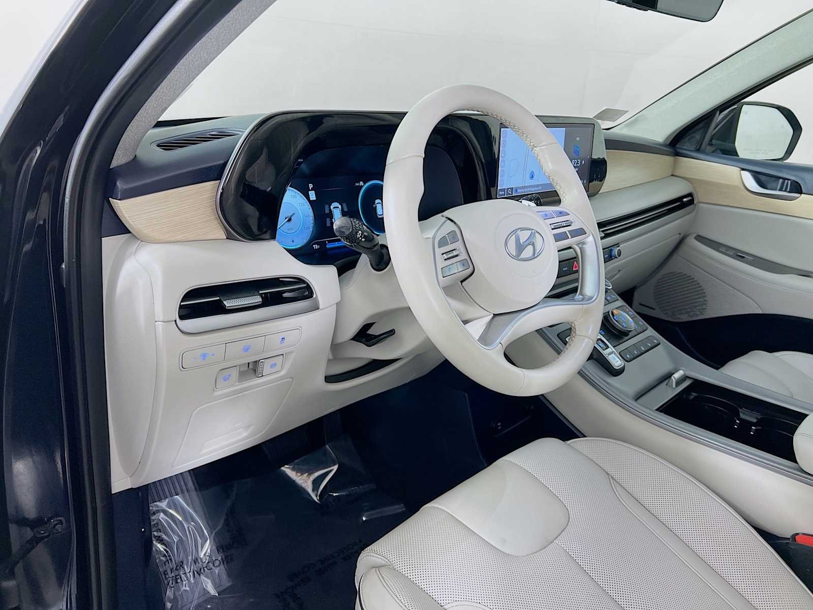 Used 2023 Moonlight Cloud Hyundai Limited image 9