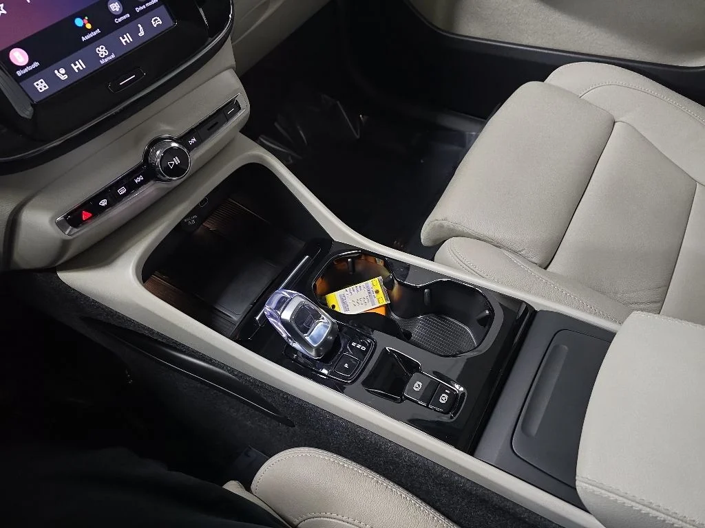 2023 Volvo XC40 Plus - Photo 28