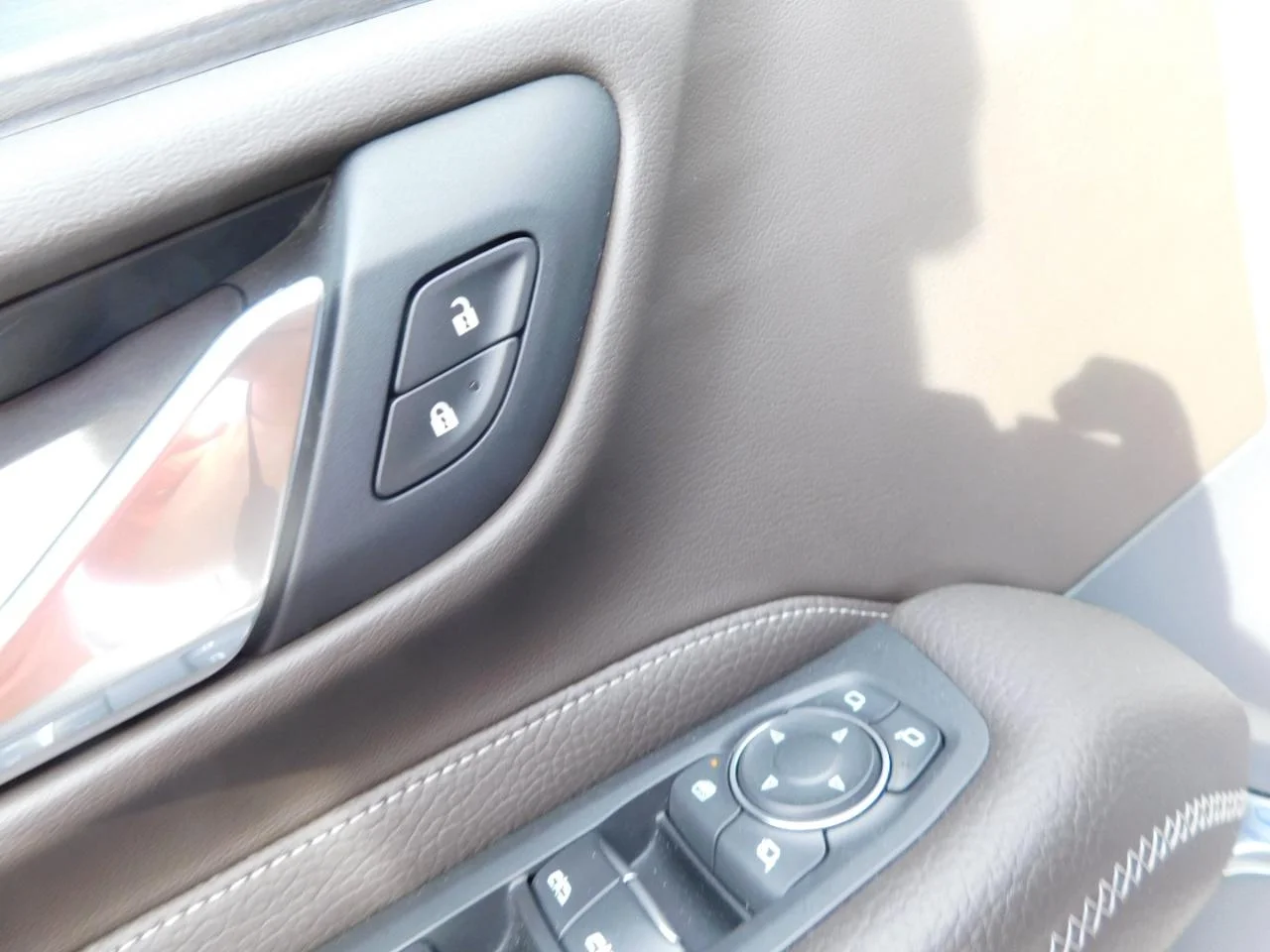 Used 2021 White GMC 4WD 4dr Denali image 35