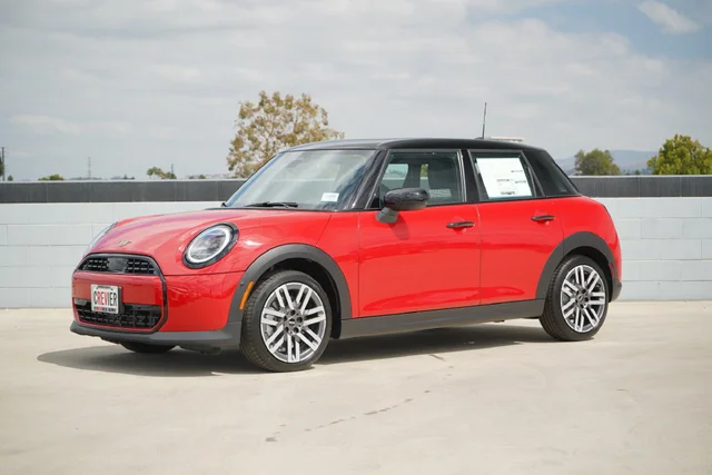 2026 MINI 4 Door Signature Plus
