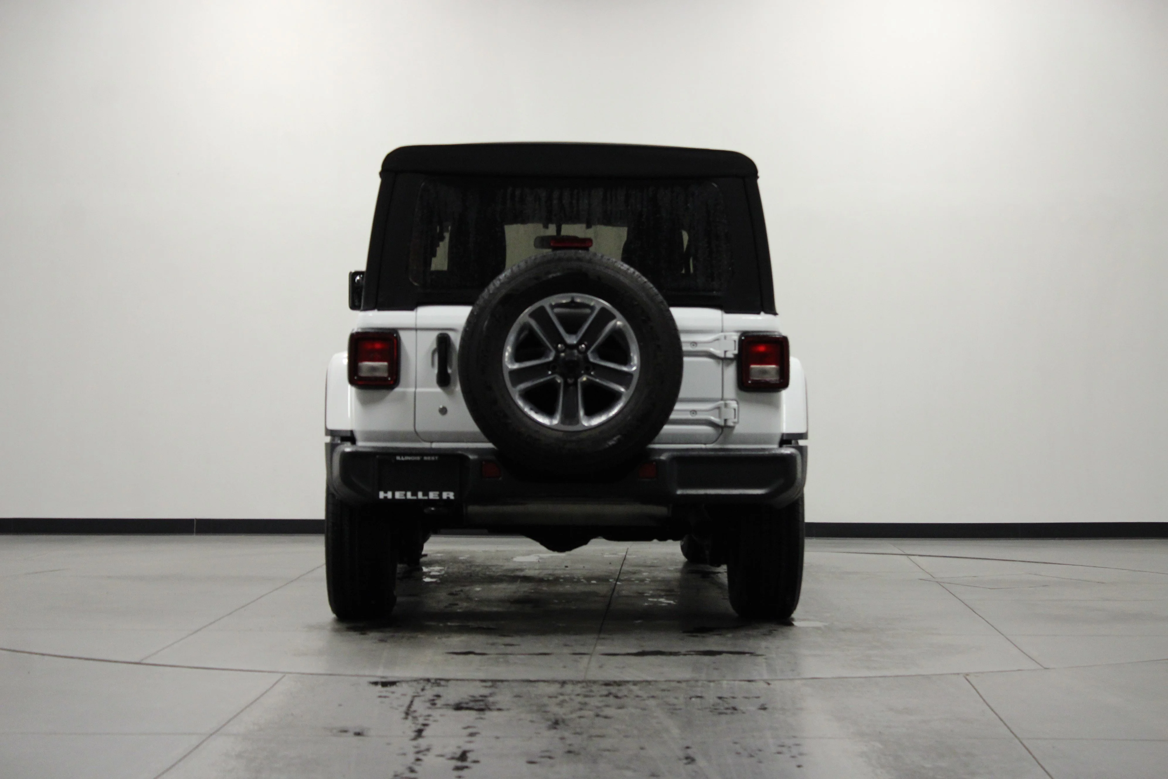 Used 2019 Bright White Clearcoat Jeep Sahara image 5