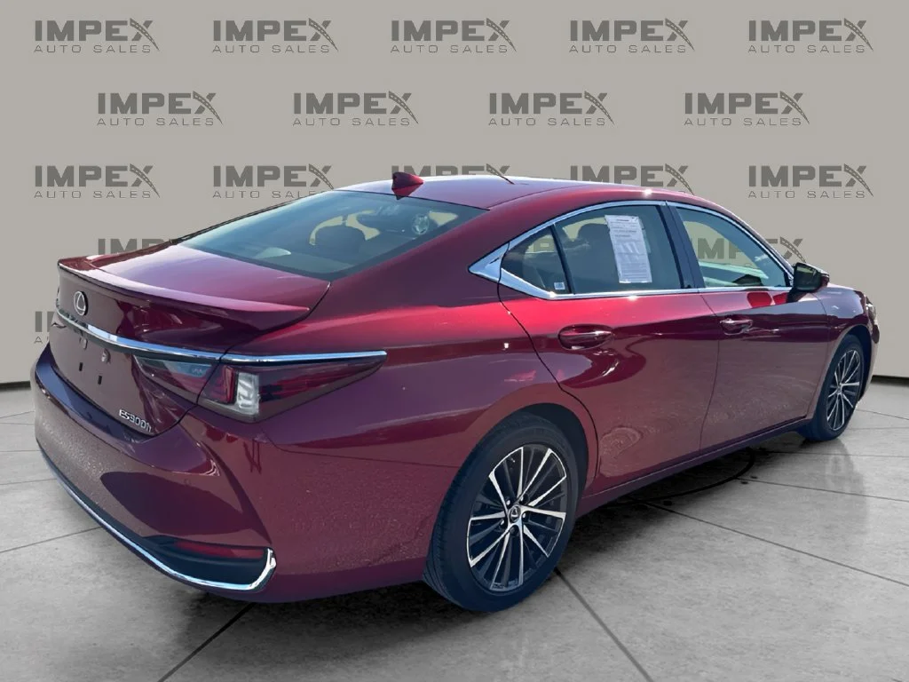 Used 2022 Red Lexus 300h image 5