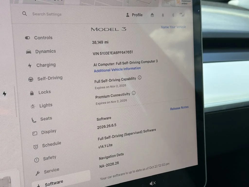 Used 2023  Tesla Base image 26