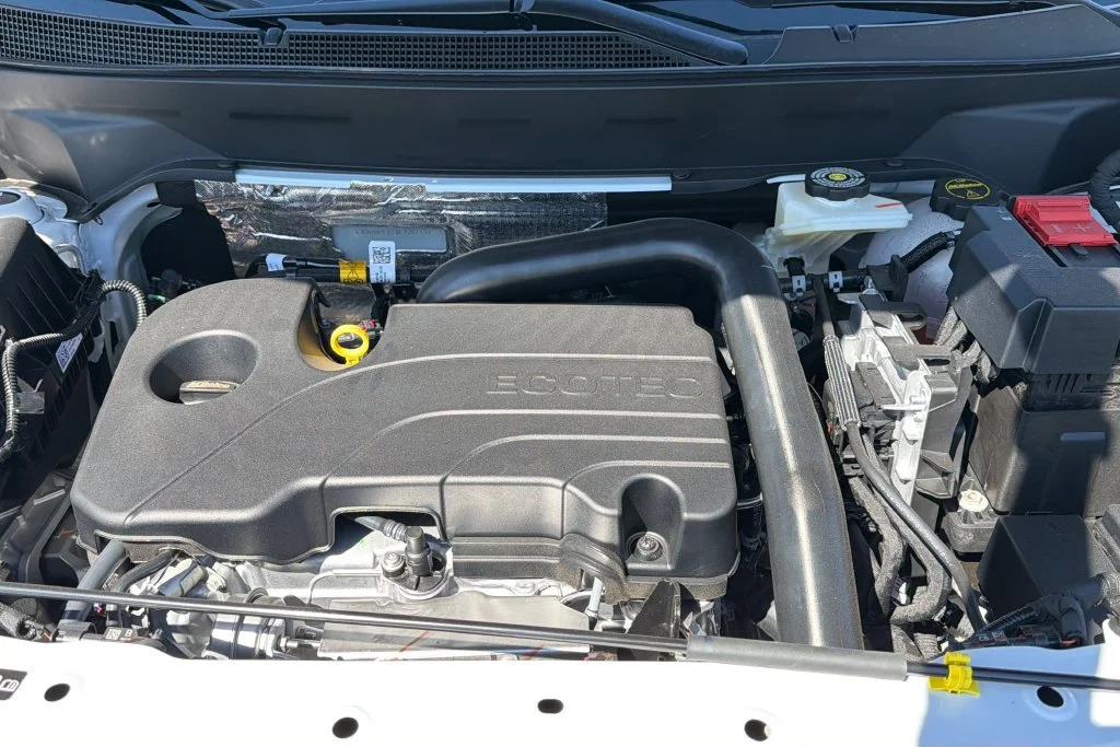 New 2027 Summit White Chevrolet LT image 10
