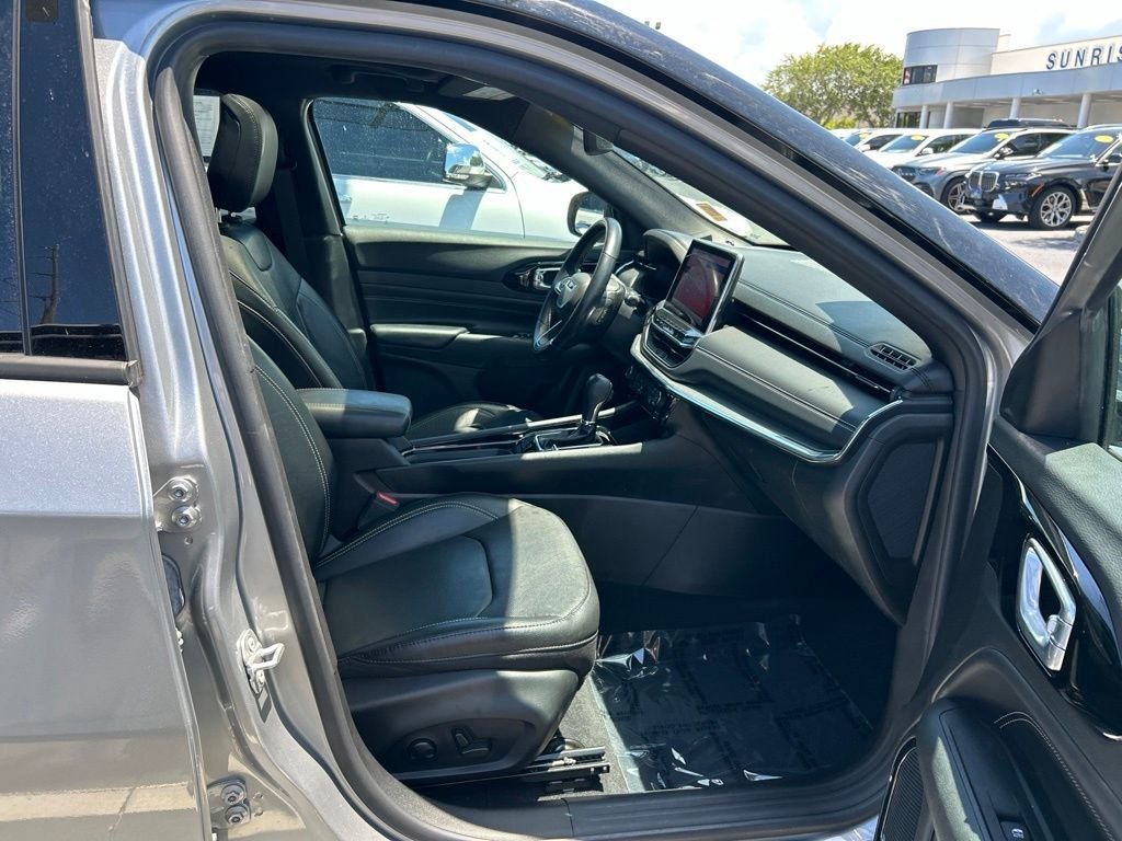 Used 2022 Silver Jeep Limited image 39
