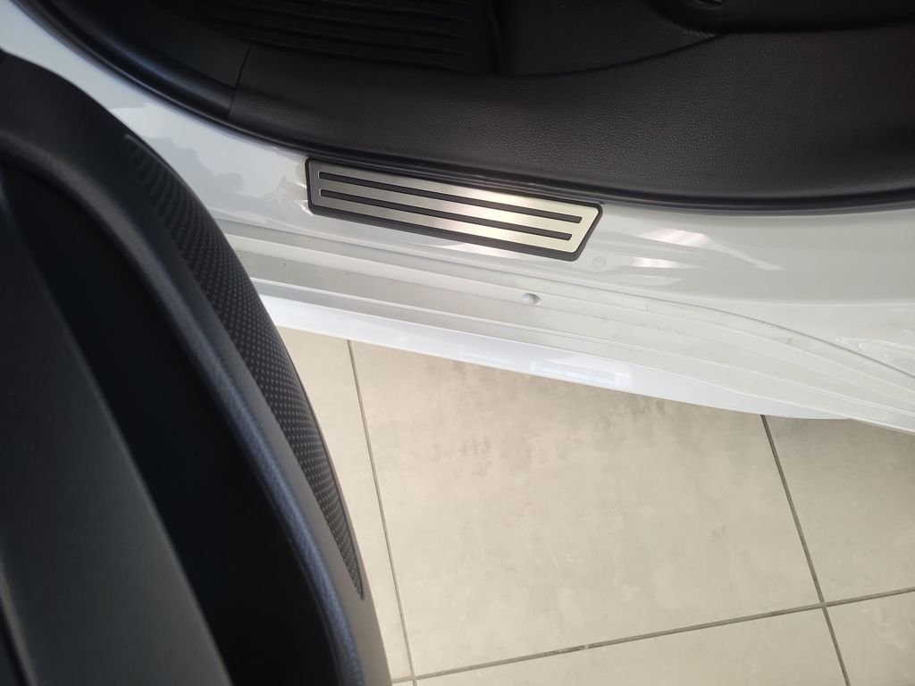 2025 Toyota Corolla XLE - Photo 24