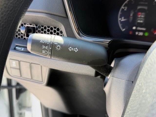 Used 2023 White Honda EX image 24