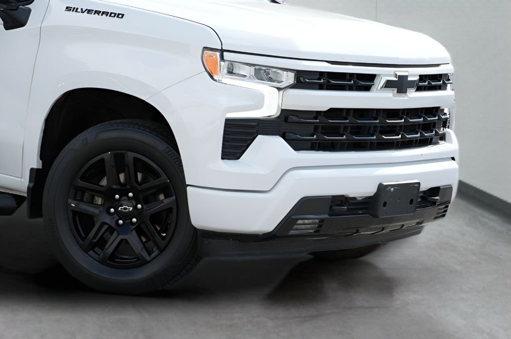 Used 2024 Summit White Chevrolet RST image 3