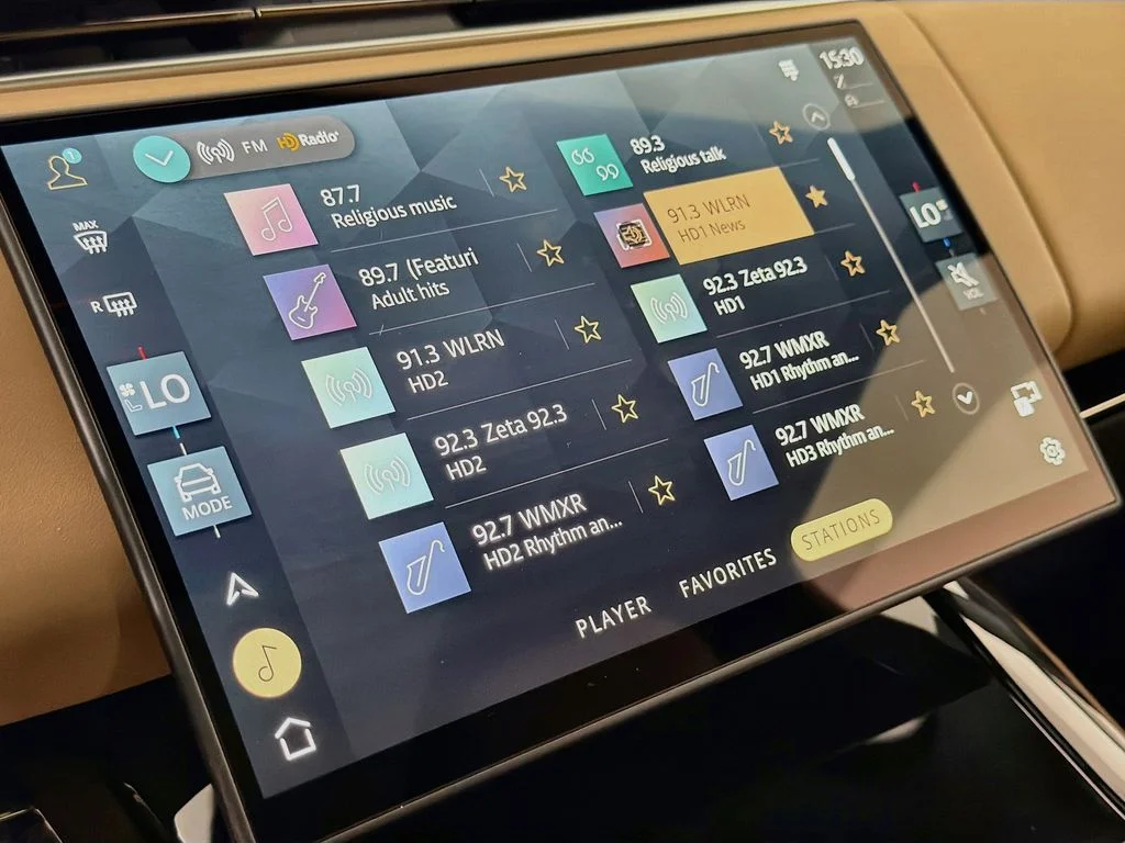 New 2026 Fuji White Land Rover Dynamic SE image 15