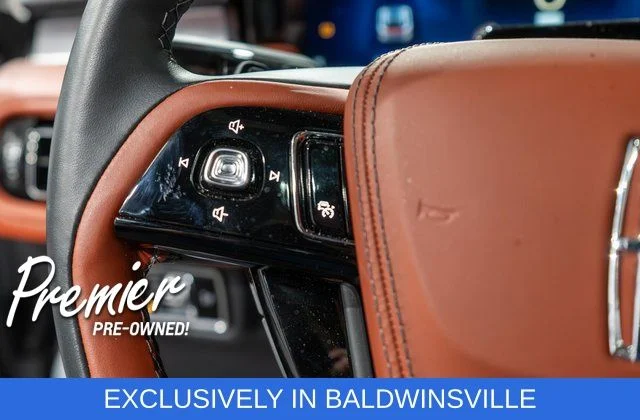 Used 2025 White Lincoln Reserve image 34