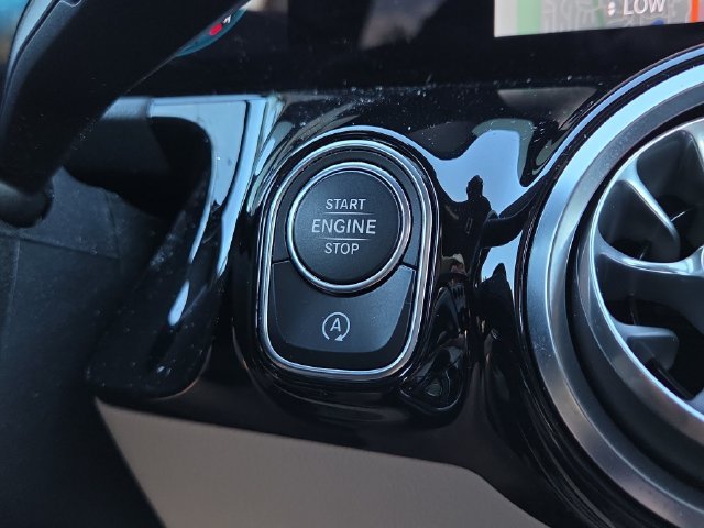 Used 2023 White Mercedes-Benz GLA 250 image 10