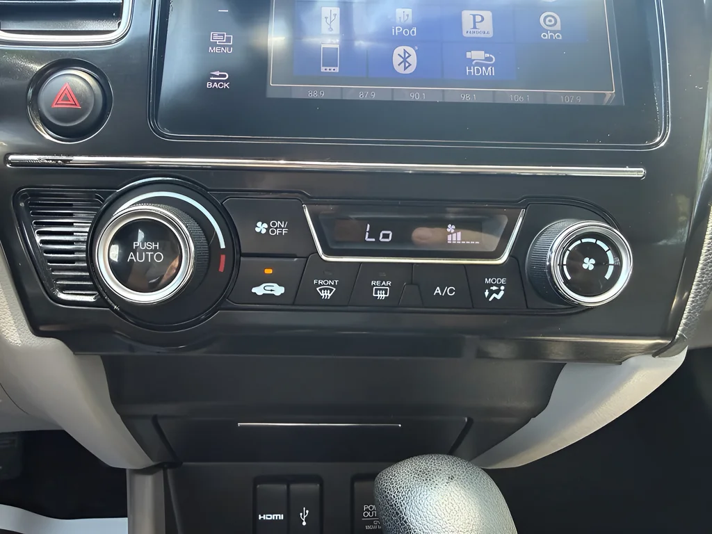 Used 2015 Modern Steel Metallic Honda Hybrid image 28