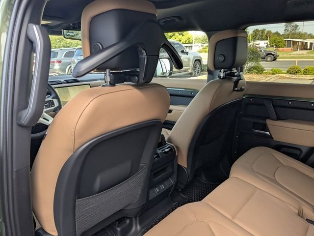 New 2026 Woolstone Green Land Rover X-Dynamic SE image 13