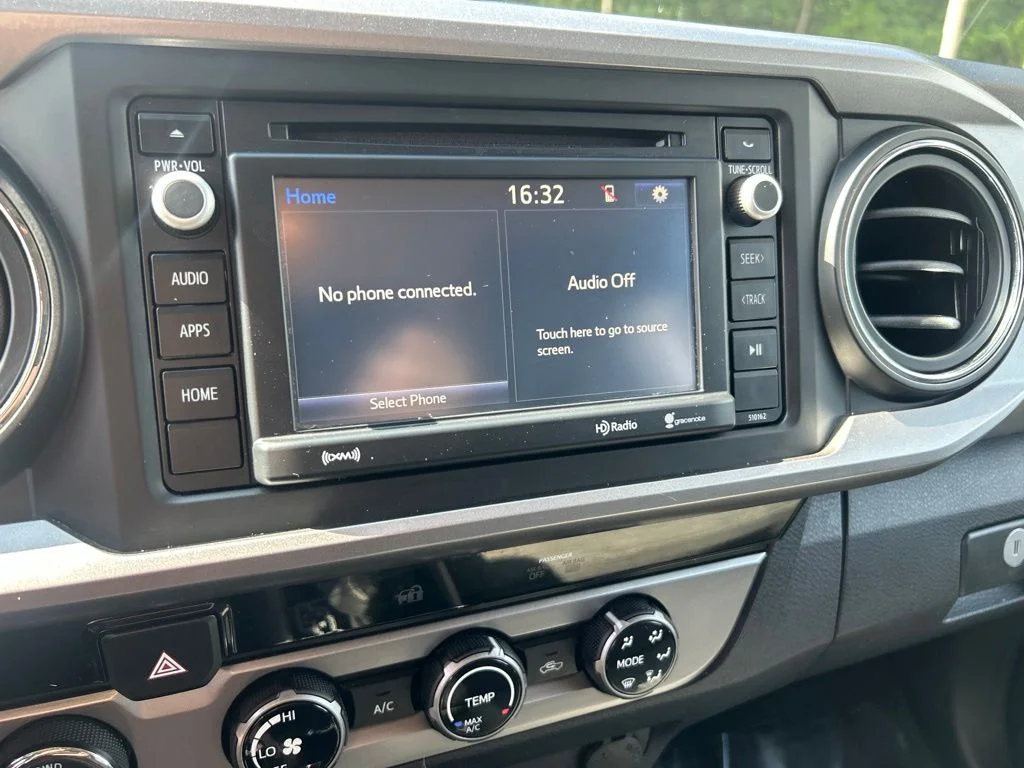 Used 2016 Red Toyota SR5 image 18
