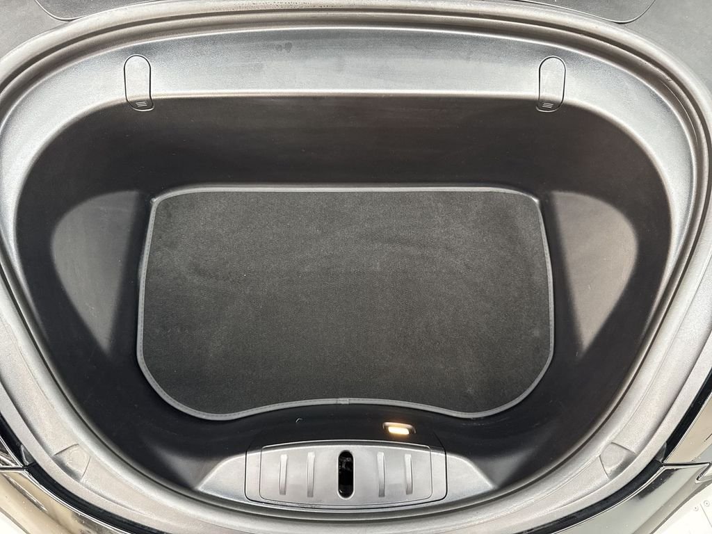 Used 2018  Tesla Long Range image 11