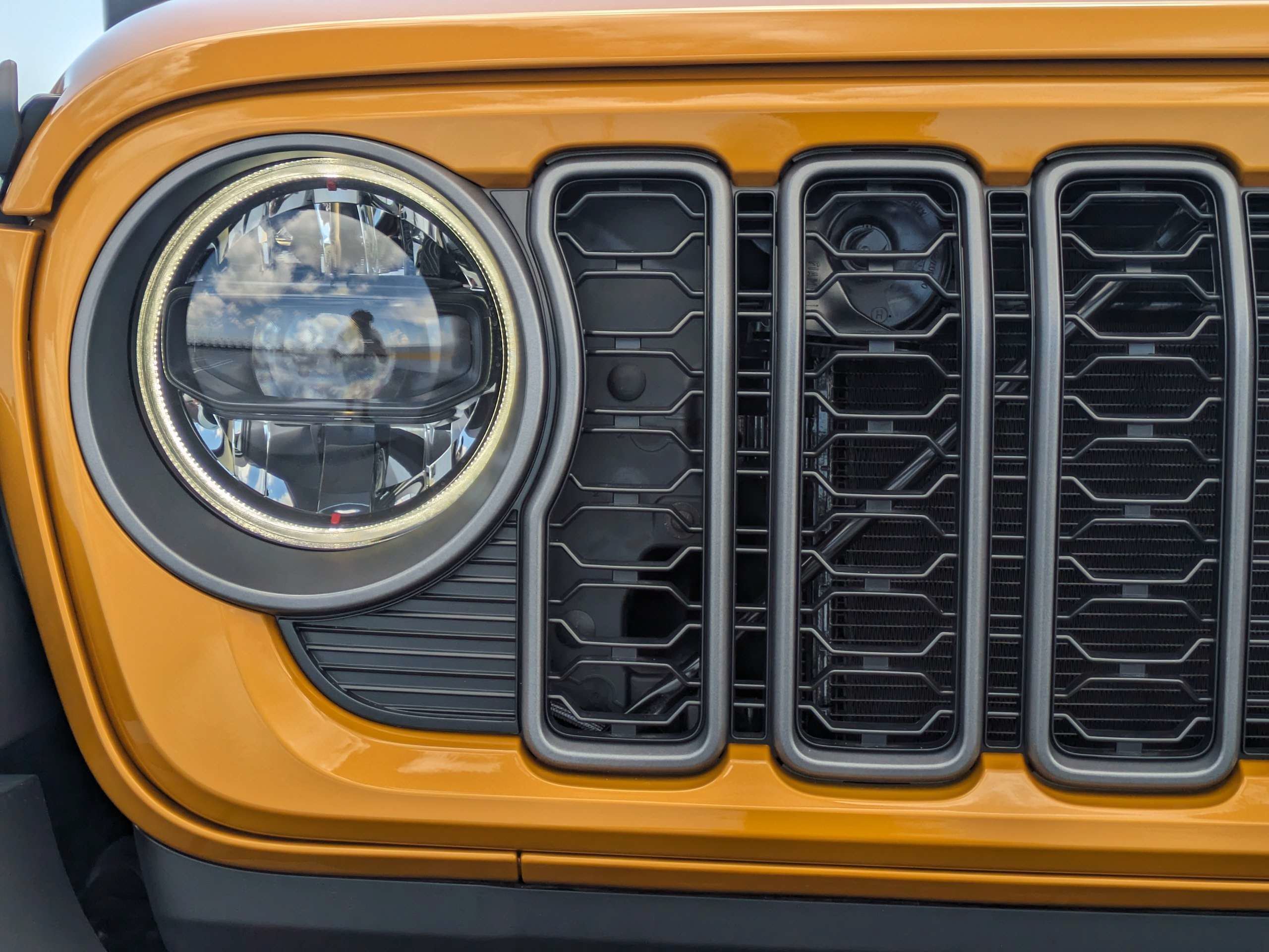 New 2026 Goldilocks Exterior Paint Jeep Sport S image 9
