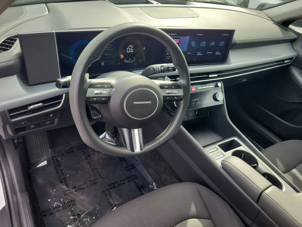 Used 2024 White Hyundai SEL image 21