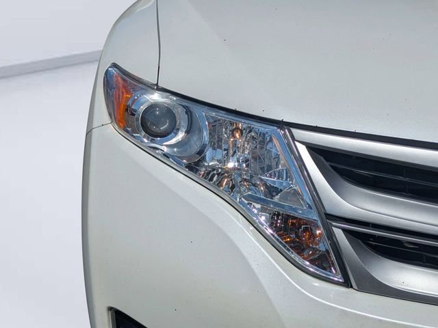 Used 2013 White Toyota LE image 9