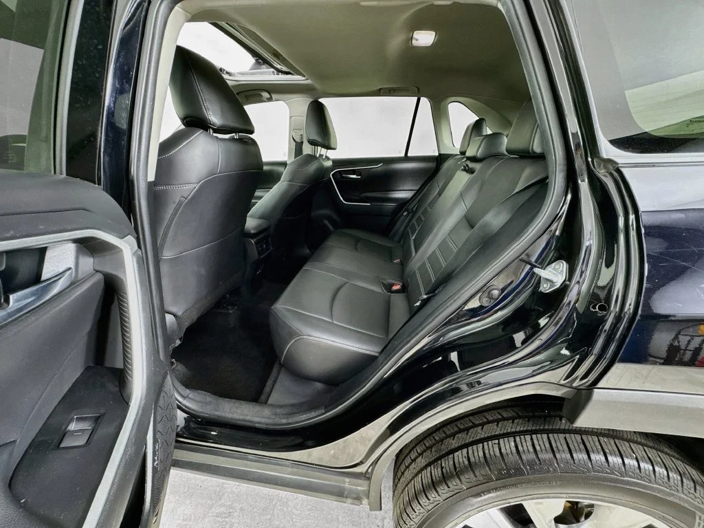 Used 2022 Midnight Black Metallic Toyota XLE Premium image 27