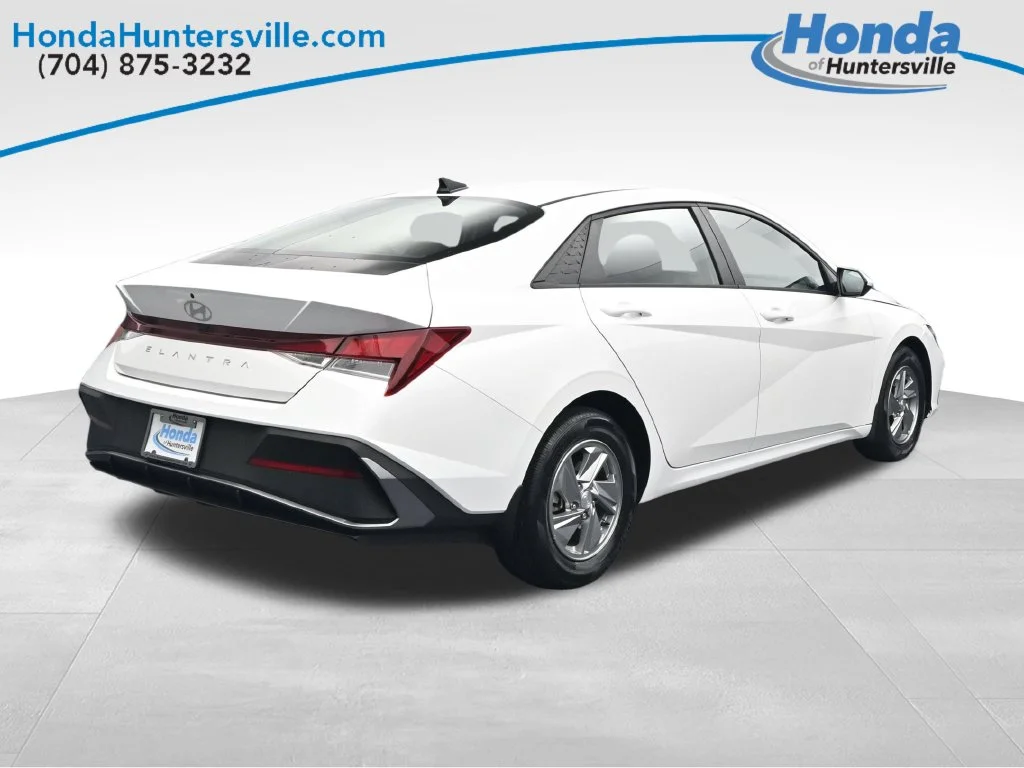 Used 2024 White Hyundai SE image 8