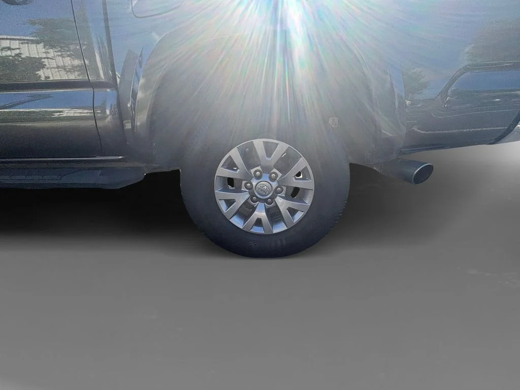 Used 2019 Gray Toyota SR5 image 9