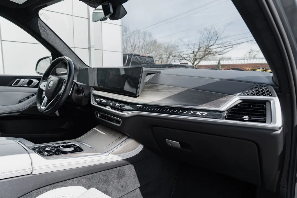 Used 2023 Gray BMW xDrive40i image 29