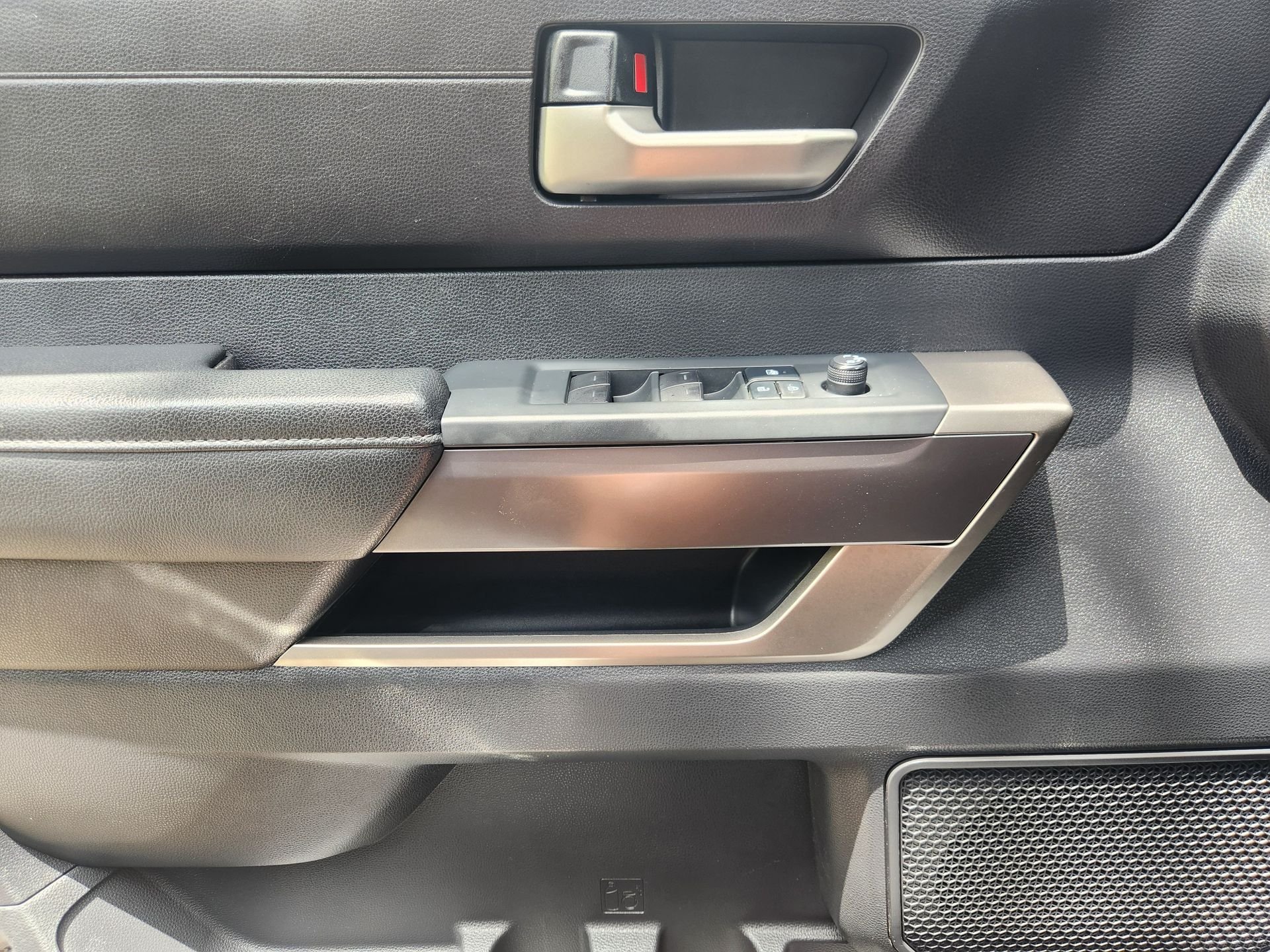 Used 2022 Magnetic Gray Metallic Toyota SR5 image 22