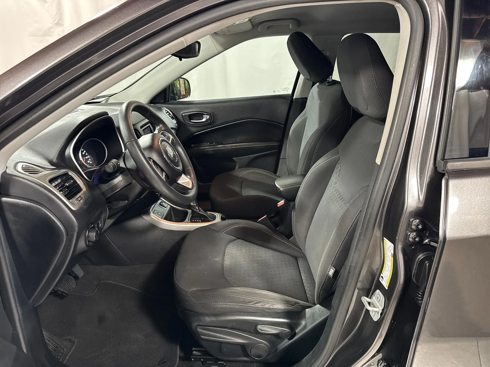 Used 2018 Granite Crystal Metallic Clearcoat Jeep Sport image 3