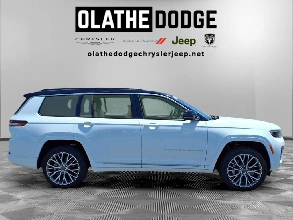 New 2026 Bright White Clear-Coat Exterior Paint Jeep Summit image 28