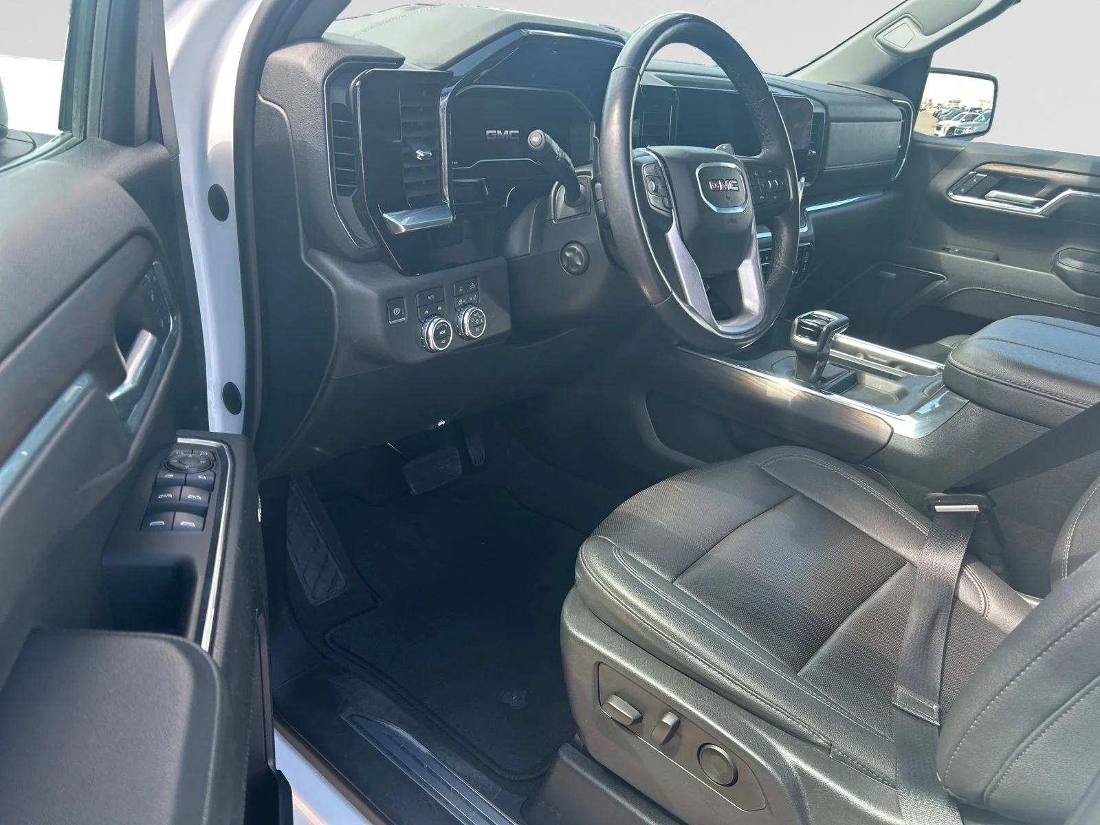 Used 2023 Summit White GMC SLT Crew Cab image 13