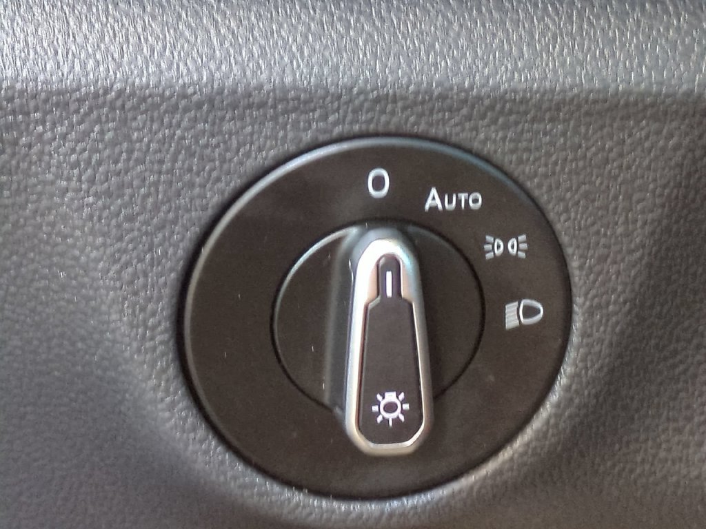 2025 Volkswagen Jetta SE - Photo 38